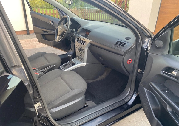Opel Astra cena 14900 przebieg: 242761, rok produkcji 2009 z Chełmno małe 379